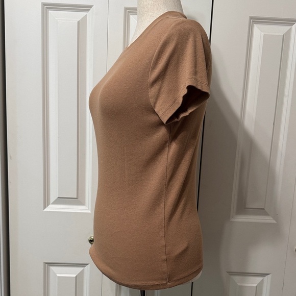 a new day EUC❤️Tan Short Sleeve Women's Ribbed Tee - Picture 2 of 5